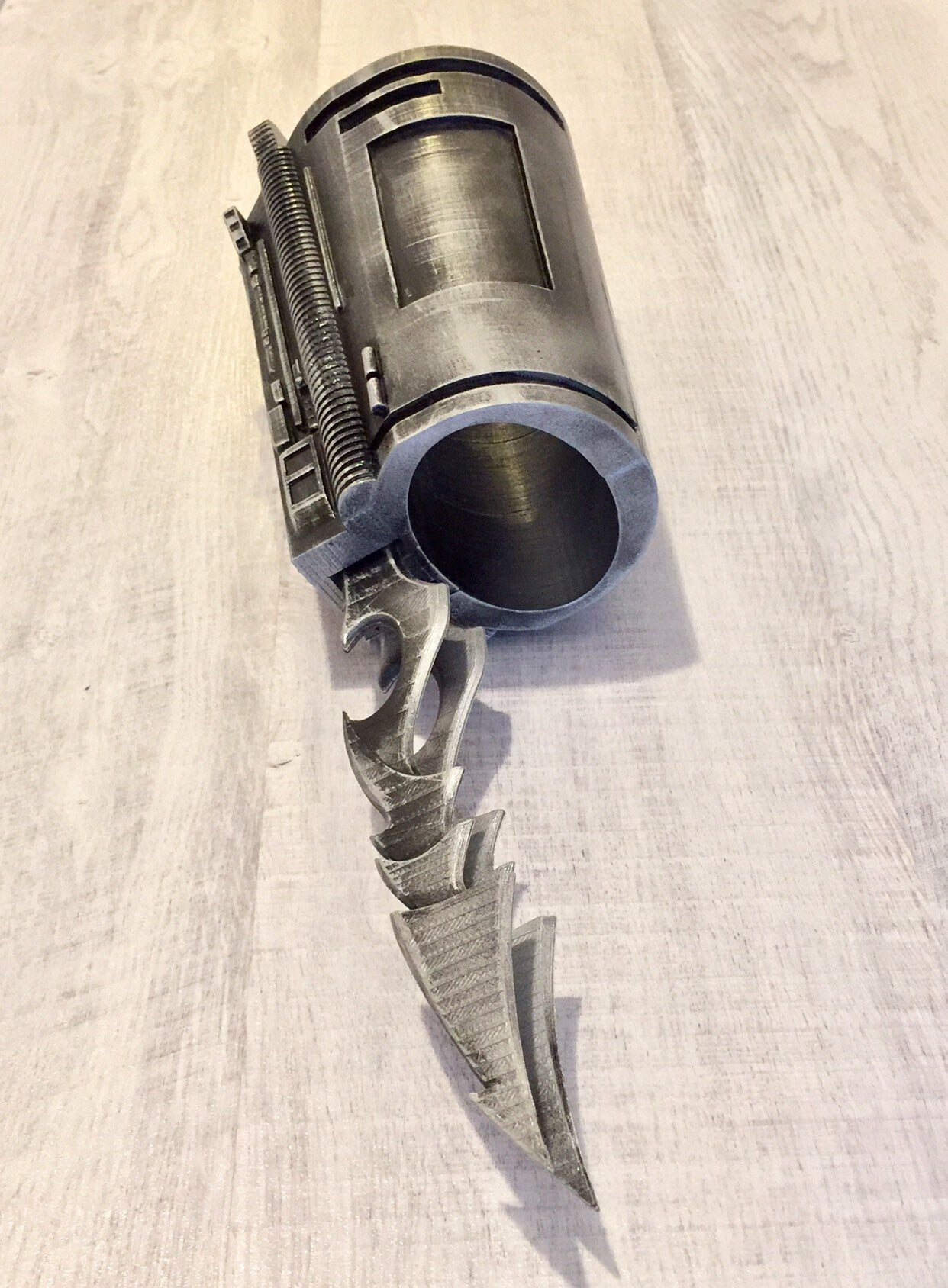Predator Gauntlet Blades ForeArm Right Weathered Version,Classic design Predator Cosplay,Jungle Predator Movie replica for cosplay or display forearm Vambrace