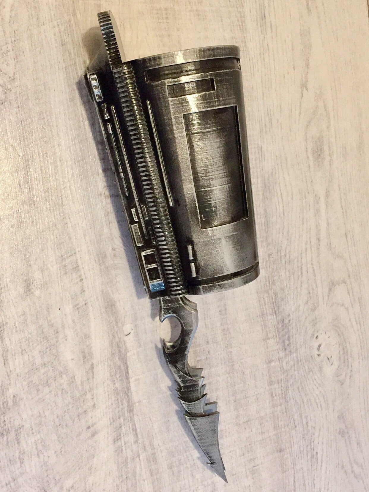Predator Gauntlet Blades ForeArm Right Weathered Version,Classic design Predator Cosplay,Jungle Predator Movie replica for cosplay or display forearm Vambrace
