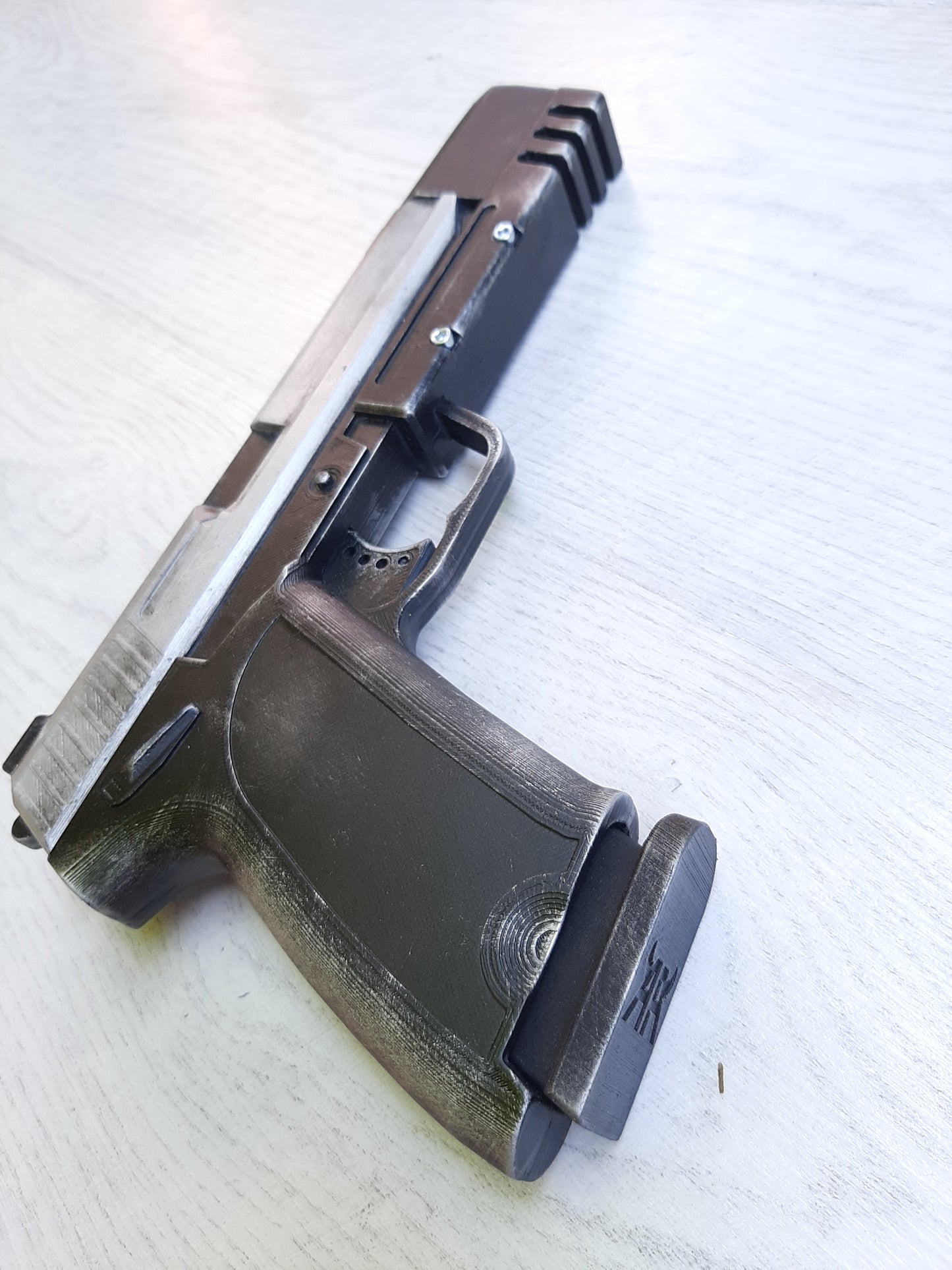 Lara Croft Pistols Tomb Raider pistol replica 3d printed and finished Painted to resemble,cosplay guns or display,photoshoot Lara Croft
