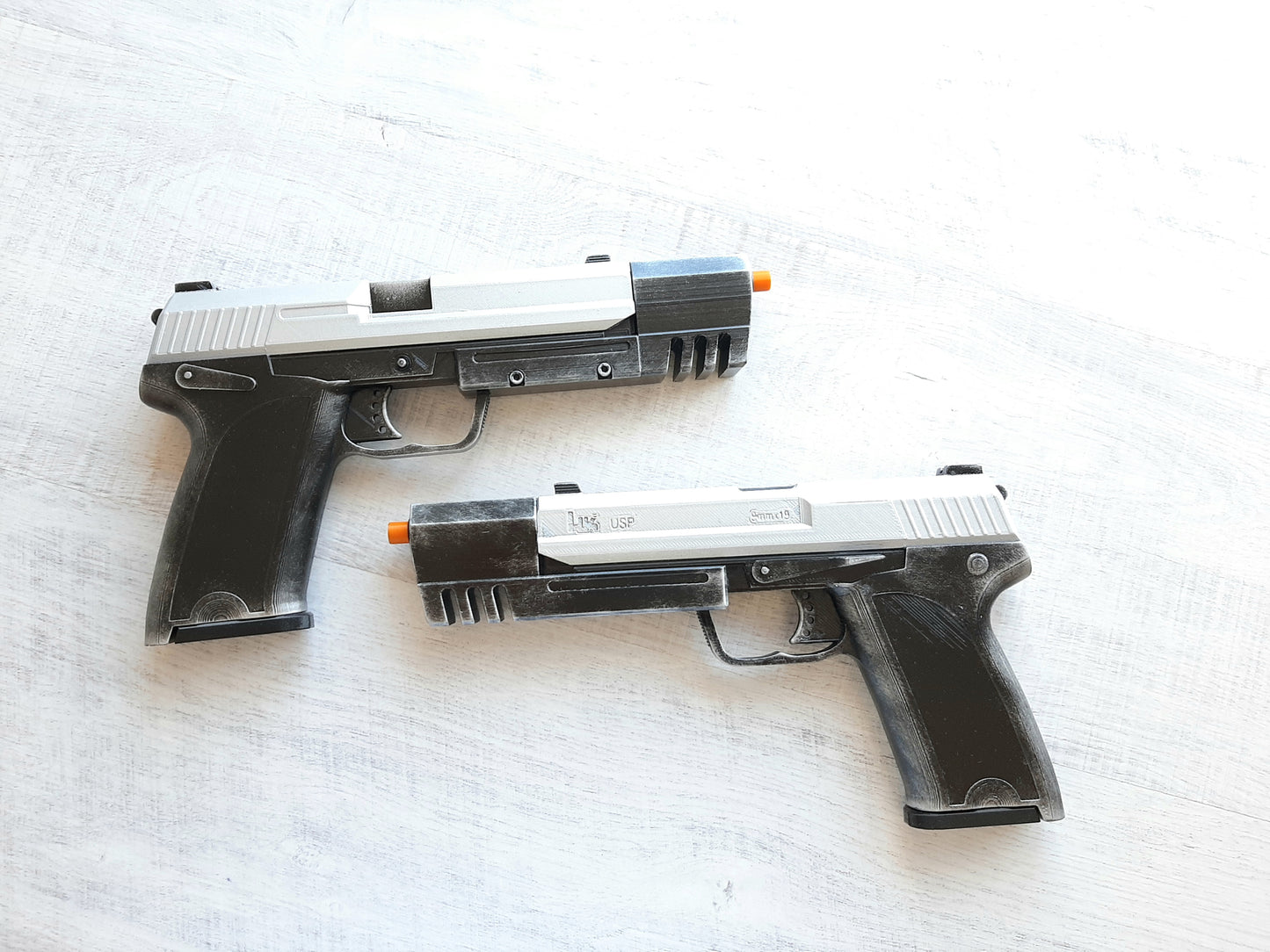 Lara Croft guns pistols from Tomb Raider replica pistols weapons