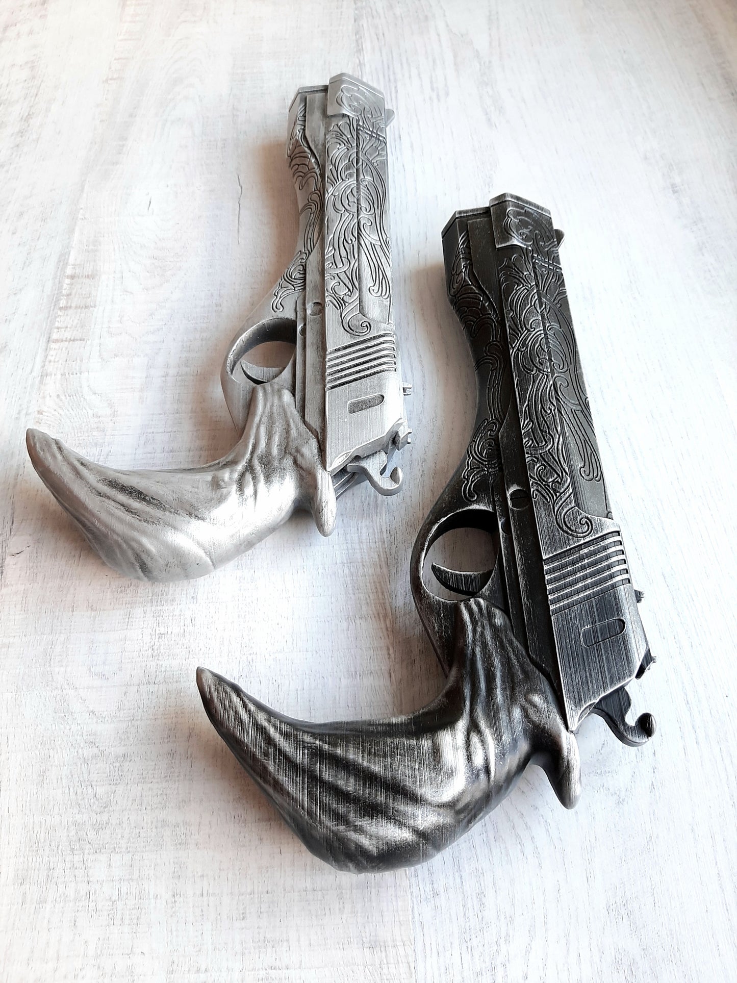 Dante Pistols DMC 5 Replica inspired guns Devil may Cry weapon toy cosplay guns,made to resemble Dante's guns Blasters painted finished.