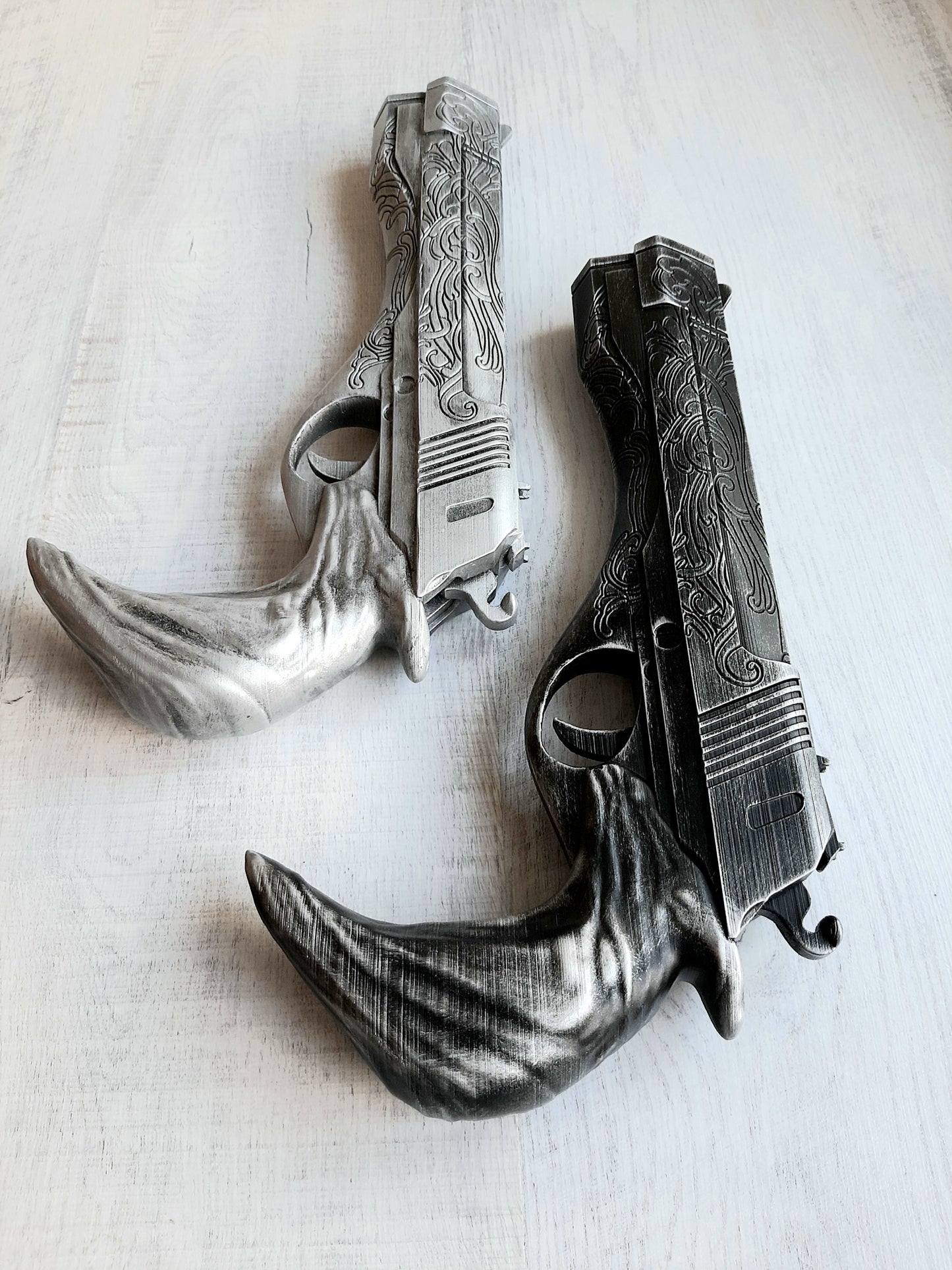 Dante Pistols DMC 5 Replica inspired guns Devil may Cry weapon toy cosplay guns,made to resemble Dante's guns Blasters painted finished.
