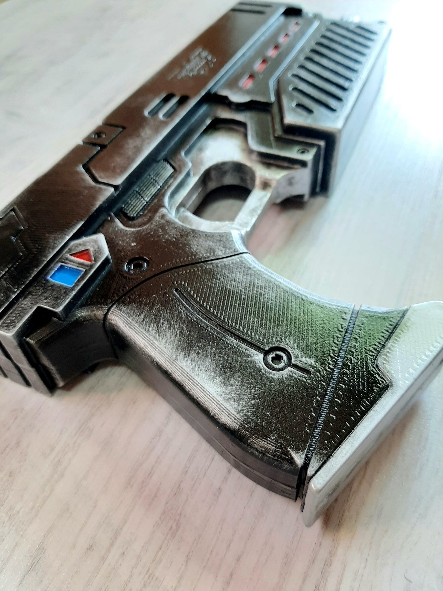 Judge Dredd Stallone Pistol,Gun from 1995 movie fully Painted and Finished (3d printed) Cosplay Prop Replica ,Full size 1:1 detail