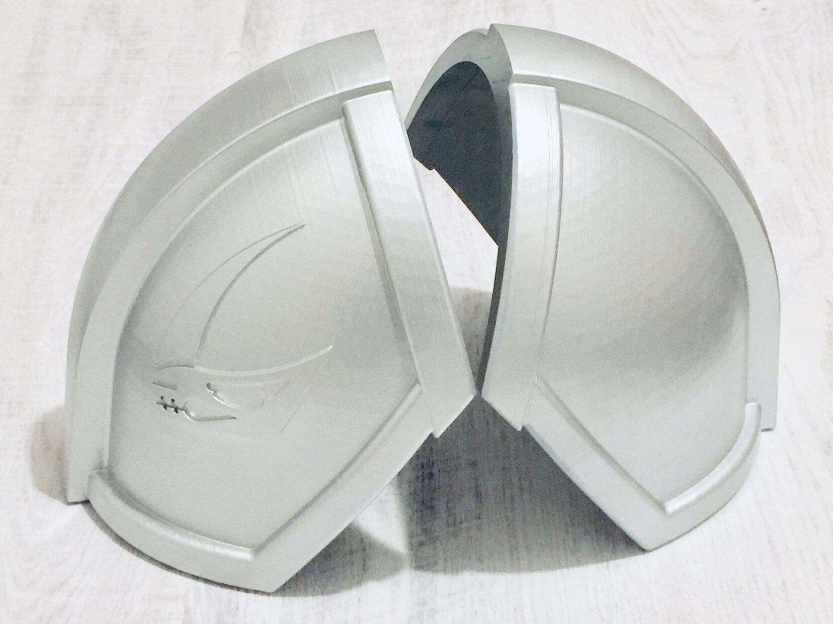 Mandalorian beskar shoulders set mudhorn painted silver 3d printed for cosplay